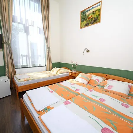 Bed and Breakfast Kisfaludy Vendeghaz -suemeg- Sümeg