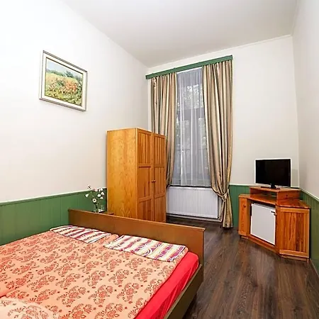 Kisfaludy -sümeg- 3* Sümeg